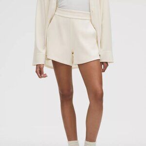 Softstreme High-Rise Short 4"